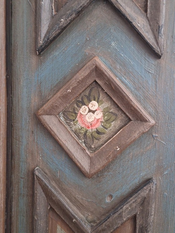 Antieke blauwe, handbeschilderde kleine alpine kledingkast, circa 1810-1820. – Kledingkasten, Wood (photo 11 of 12)