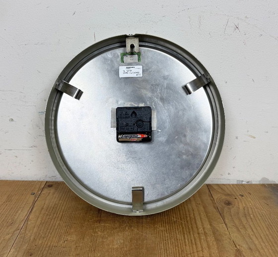 Image 1 of Horloge murale industrielle grise de Siemens, années 1970