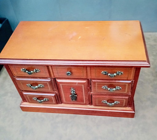 Jewelry box