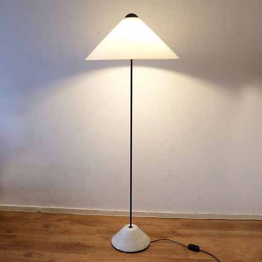 Vico Magistretti pour Oluce Italie lampadaire