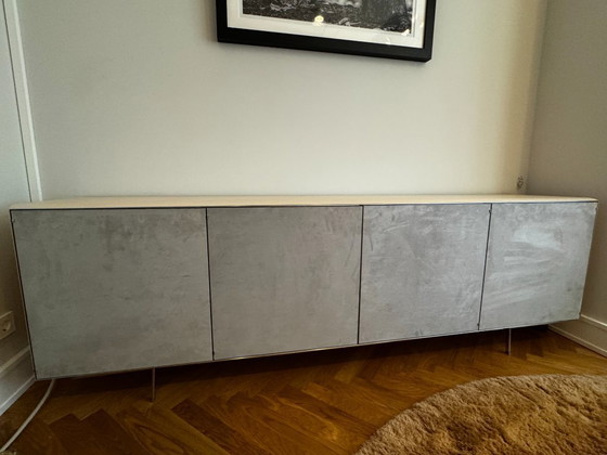 Image 1 of Buffet Yomei série S, modèle S100, revêtu de micro-cuir gris