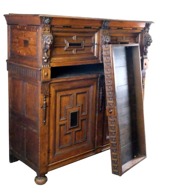 Image 1 of Prachtige 17de eeuwse Zeeuwse kast. 