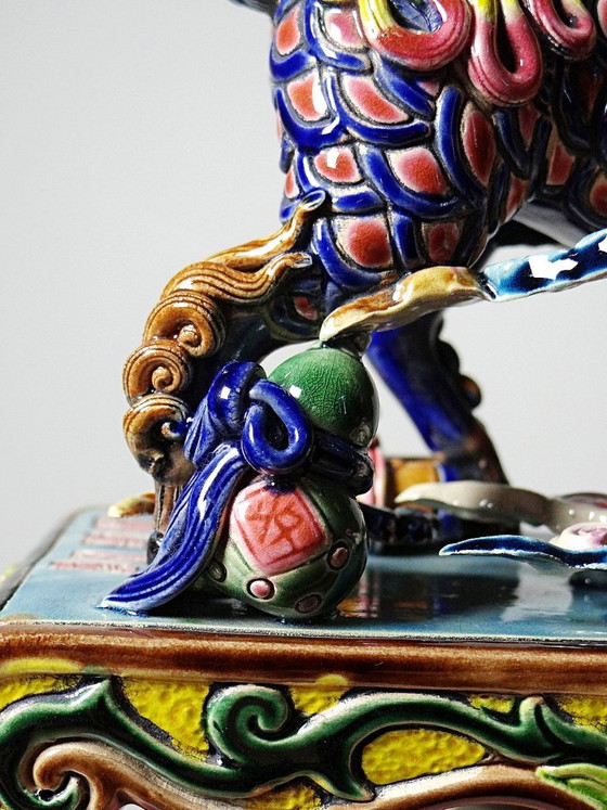 Gesigneerde Chinese polychrome geëmailleerde Jiaozhi keramiek Qilin/Kylin met doos – Vintage (photo 12 of 15)