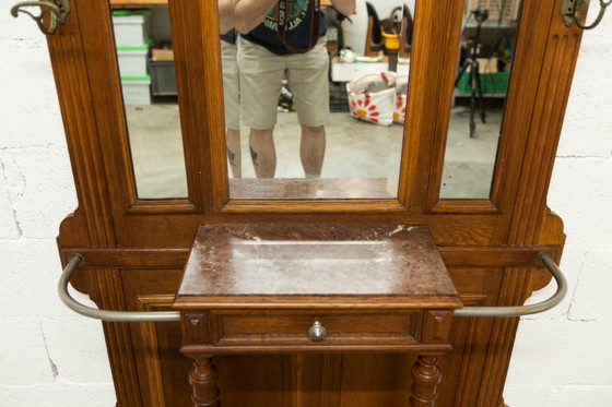 Image 1 of Vestiaire Napoléon III en noyer fin 19e, 3 miroirs, marbre