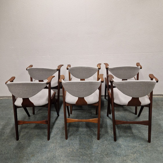 Image 1 of 6 Kuhhornstühle, neu bezogen von Awa Louis van Teeffelen