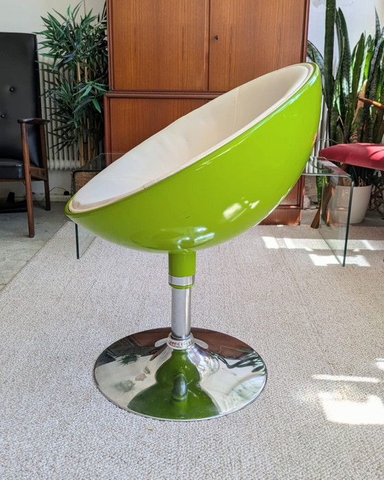 Image 1 of Fauteuil pivotant vert vintage, style rétro, ère spatiale.