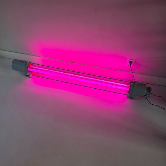 Image 1 of Funky lampada industriale GDR - VEB Leuchtenbau Wittenberg con luce magenta