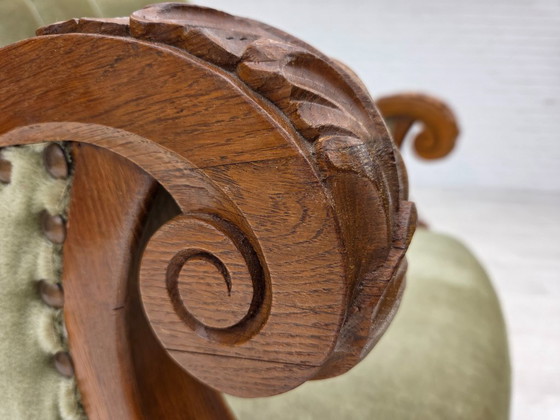 Image 1 of Fauteuil danois des années 1960, velours vert, bois de chêne sculpté.