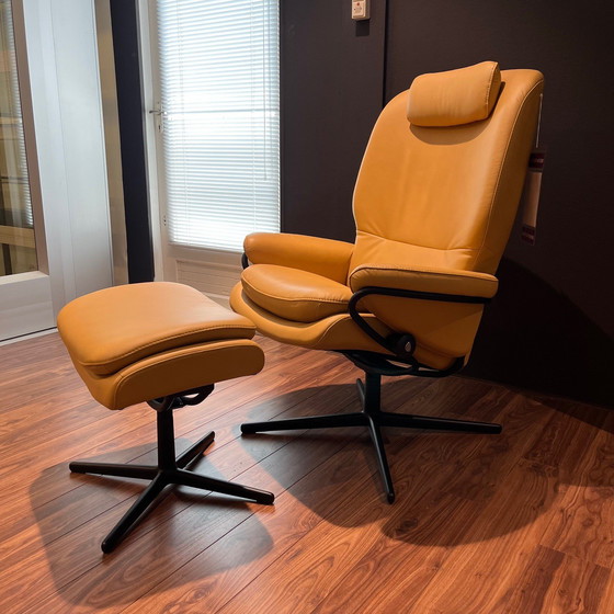 Image 1 of Sillón reclinable Stressless Rome con reposapiés