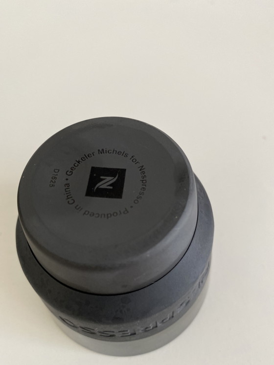 Image 1 of 6 tazze da caffè Nespresso nere con elastico per una presa salda