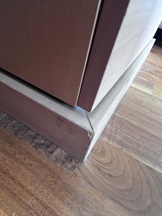 Image 1 of Nachtkastje met 2 laden van merk Tissetante . Noten hout. Maat 65 breed x 40 diep x 45 hoog