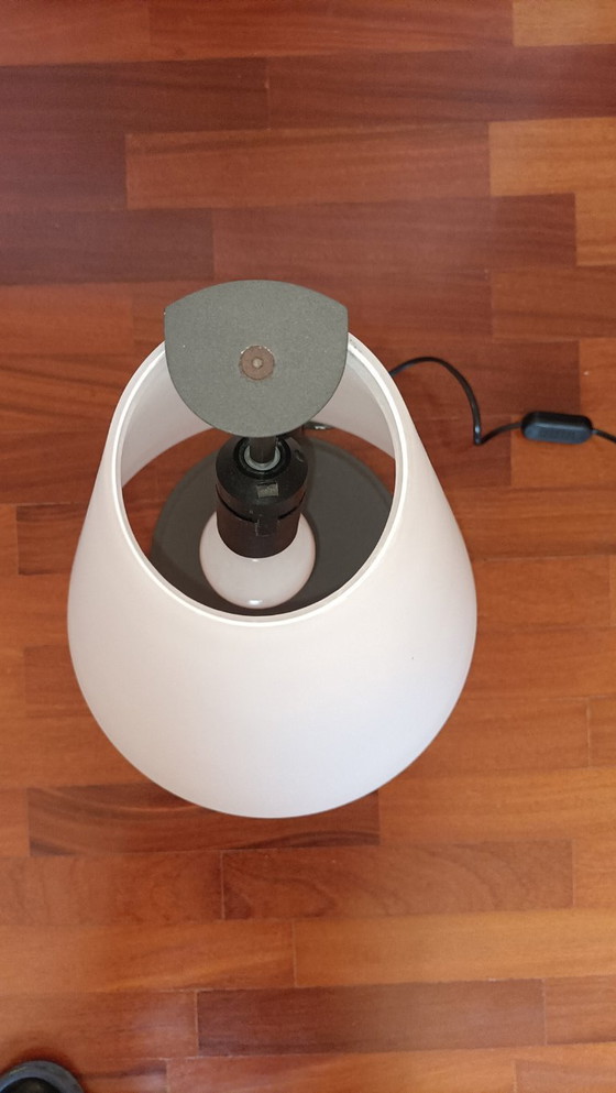 Image 1 of Deux lampes de table Leucos Micene T46 et T68, conçues par les designers Noti Massari et Renato Toso, en métal peint.