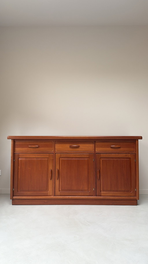 Vintage wooden Dyrlund cabinet / sideboard