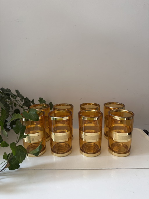 Set mit 8 gold-/bernsteinfarbenen Gläsern