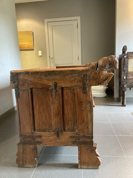 Image 1 of Antike indische Brauttruhe