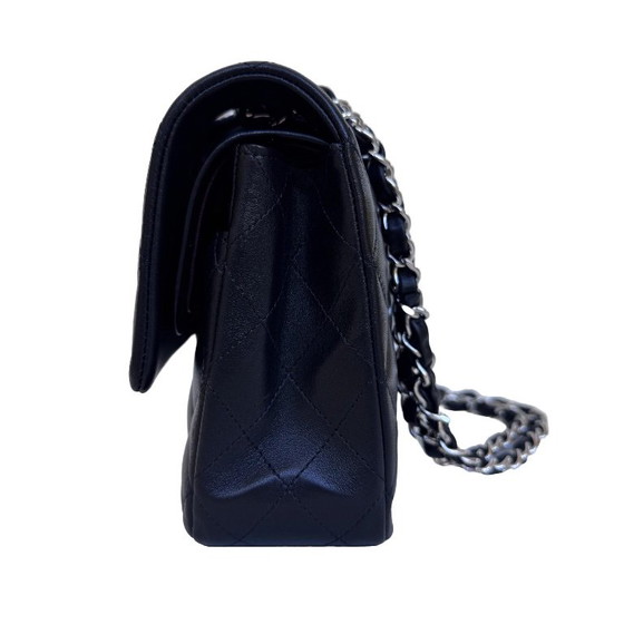 Chanel Classic Flap Medium – Crossbody bags, Lambskin (photo 9 of 17)