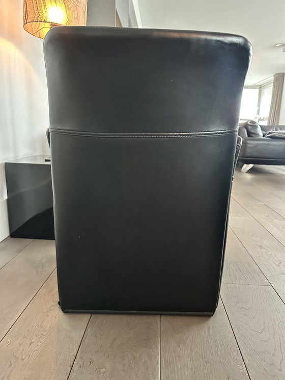 Image 1 of 10 sedie da pranzo in pelle Saporiti con braccioli: design italiano senza tempo