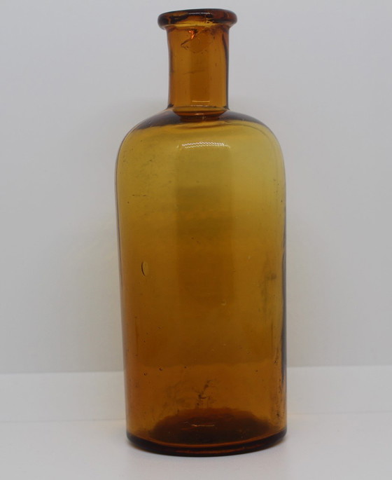 Image 1 of Bernsteinfarbene Apothekerflasche aus geschwefeltem Glas