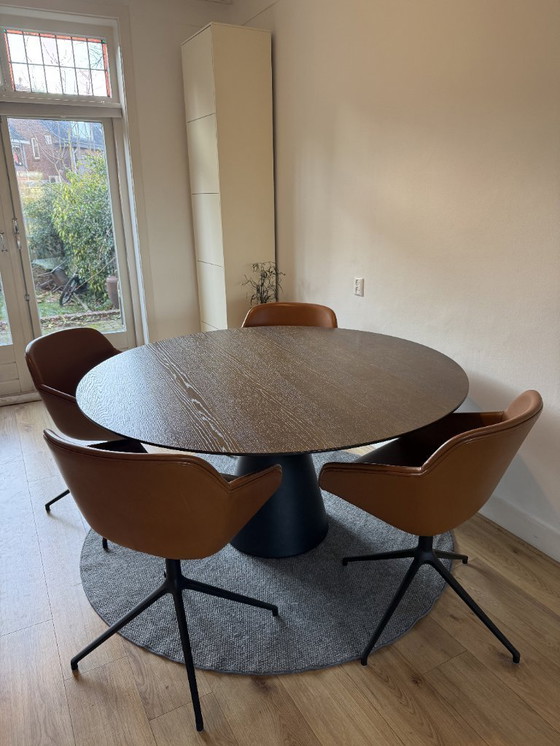 Image 1 of Table ronde Madrid BoConcept