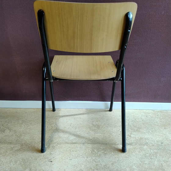 Komplette Kantinen-/Konferenzraumausstattung – Gemütliches Ambiente – 36 Stühle und 6 Tische (photo 6 of 11)