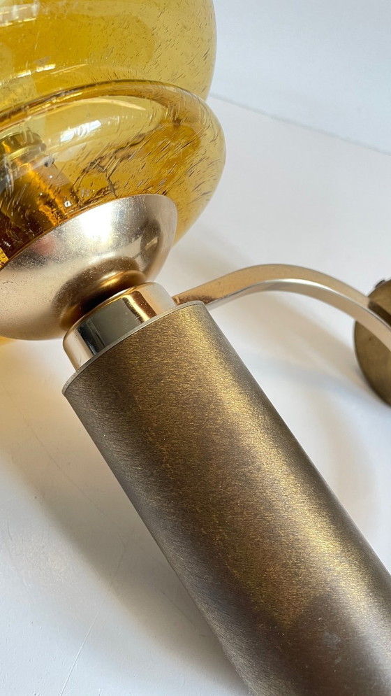 Image 1 of Aplique de pared de los años 70 en latón cepillado y vidrio soplado.