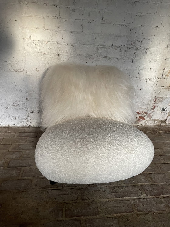 Image 1 of Pallone aus Bouclé und isländischem Schaffell