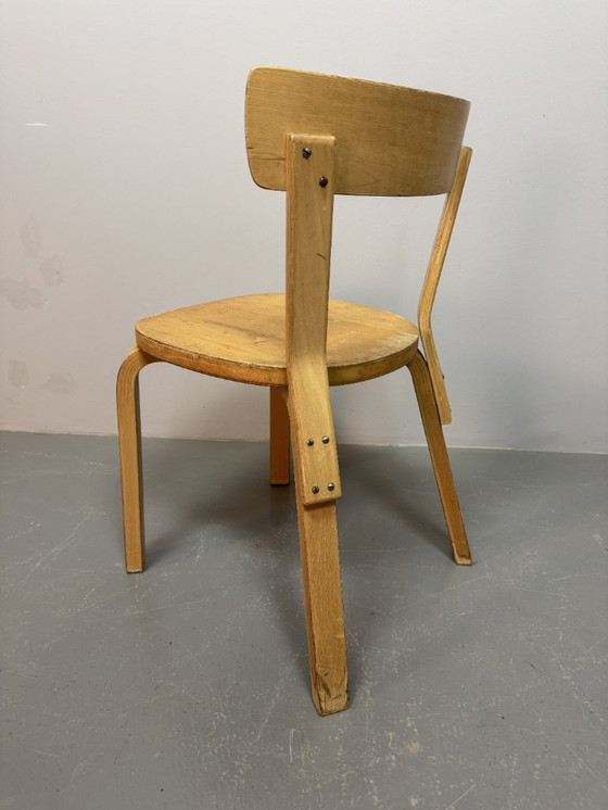 Image 1 of Ensemble de 3 chaises en contreplaqué Alvar Aalto modèle 69, première édition, pour Artek, Finlande, années 1940.