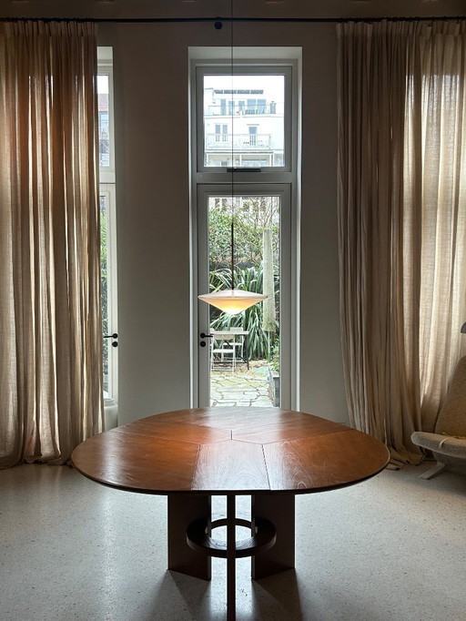 Beautiful round extendable table