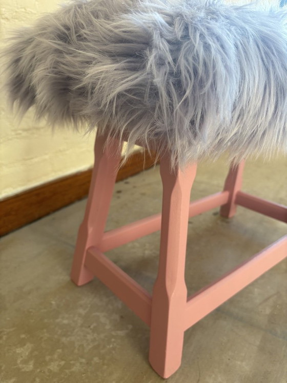 Image 1 of Vintage voetenbankje / kruk met fluffy bekleding - funky paars/roze