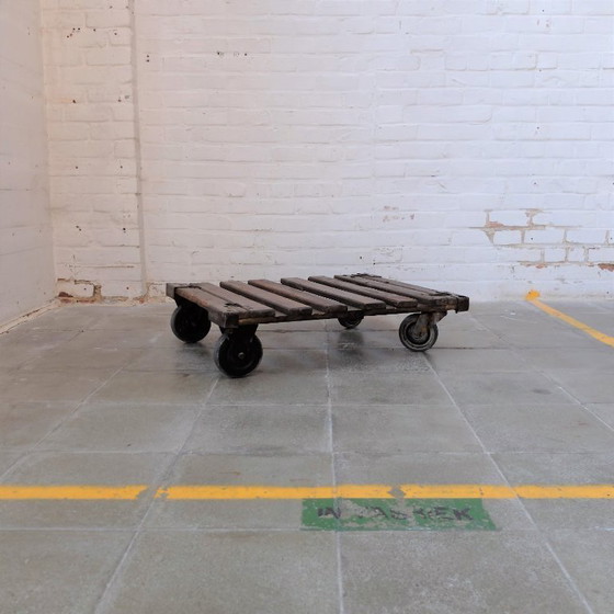 Image 1 of Table basse industrielle vintage