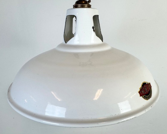 Image 1 of Industriële witte geëmailleerde fabriekshanglamp van Thorlux, jaren 60