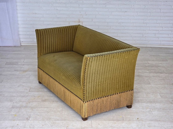 Image 1 of Dänisches 2-Sitzer-Sofa aus den 1970er Jahren, originaler grüner Möbelveloursbezug.