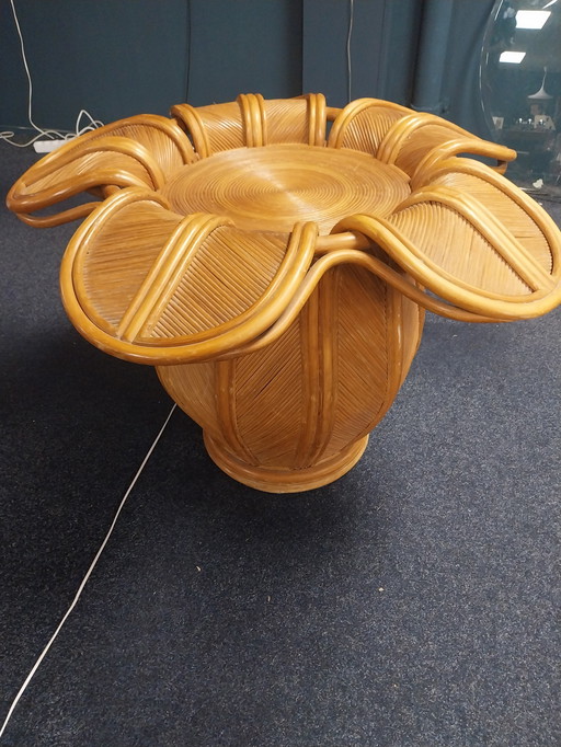 1 x 1970's Italiaanse pencil reed / rotan eettafel met glazen blad 120cm  