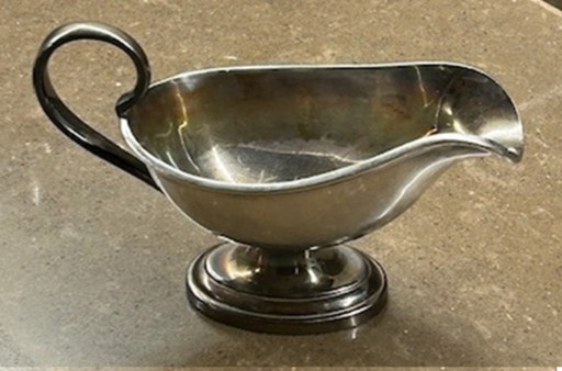 Antike, stark versilberte Sauciere