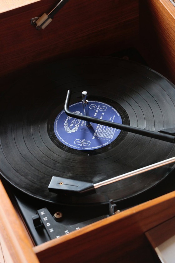 Image 1 of Giradischi vintage HMV 2351 – Mobile audio inglese anni '70