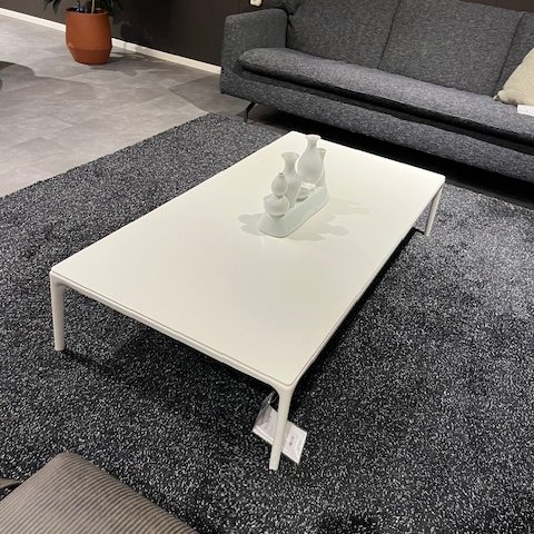 Image 1 of Table d'appoint Yale en MDF Italia