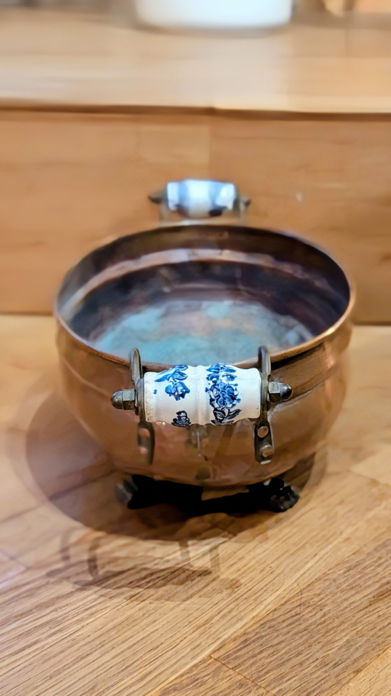 Image 1 of Delft porcelain lion's paw planter with handles, 35cm