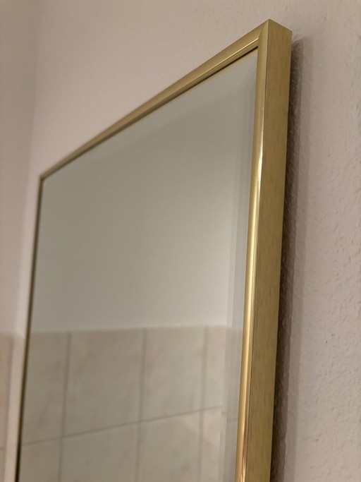 Rechteckiger Wandspiegel mit Messingrahmen, 87 x 56 x 2 cm