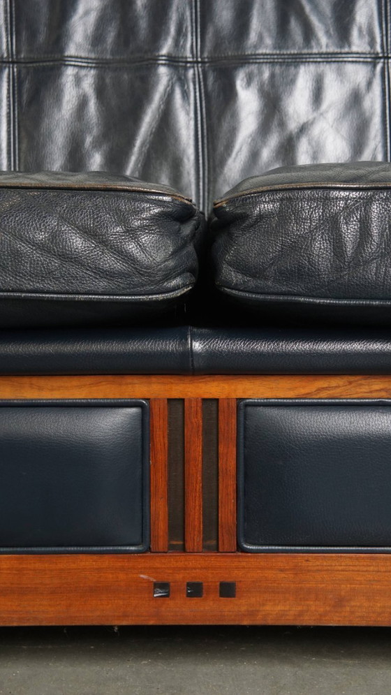 Image 1 of 2x 2,5-Sitzer Schuitema Art Deco Design Sofa mit Holzarbeiten und dunkelblauem Rindsleder