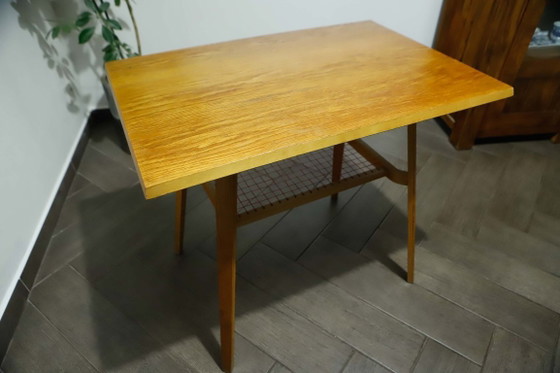 Image 1 of Mesa retro estilo Bruselas con estante tejido rojo – Dřevopodnik Holešov