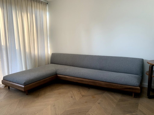 Designbank in de stijl van Adrian Pearsall