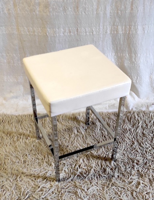 Taburete de diseño en metal cromado y polipiel blanca - mediados del siglo XX
