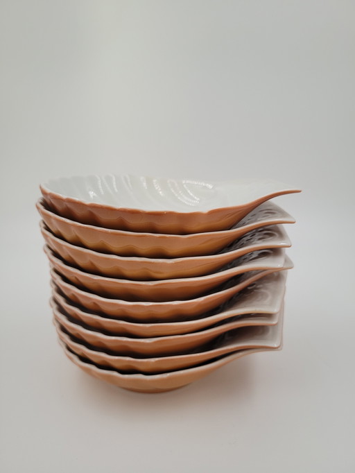 Shell-shaped bowl, 1960s/70s. 9 pieces