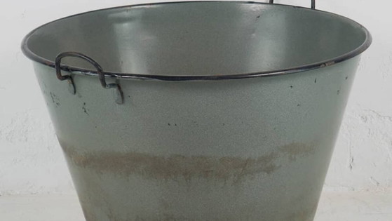 Large antique metal cauldron (c.1920) – Decorative Objects, Rustic (photo 3 of 9)