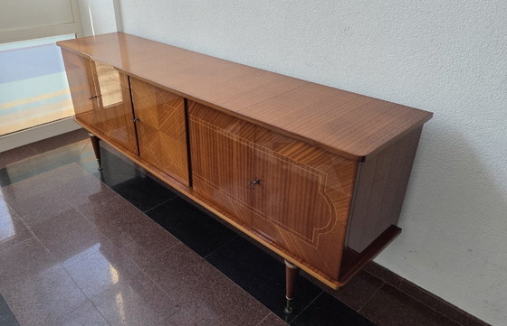 Image 1 of Buffet large et table de salle à manger extensible assortis, de style Mid-Century.