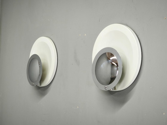 Pair of Italian Space Age Chrome and White Wall Lights, 1970s – Metal (photo 2 of 8)