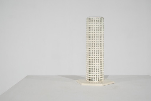 Vaas "Wolkenkrabber" van Josef Hoffmann voor Bieffeplast, Italië, jaren 80.