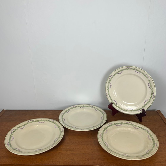 Image 1 of Ensemble de 4 assiettes Longwy, modèle Loridan, début du 20e siècle