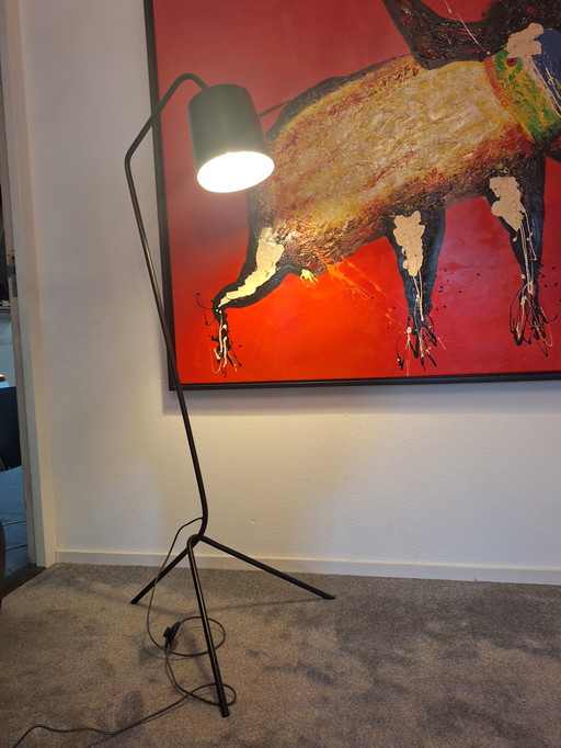 It's about Romi floor lamp 3 leg
