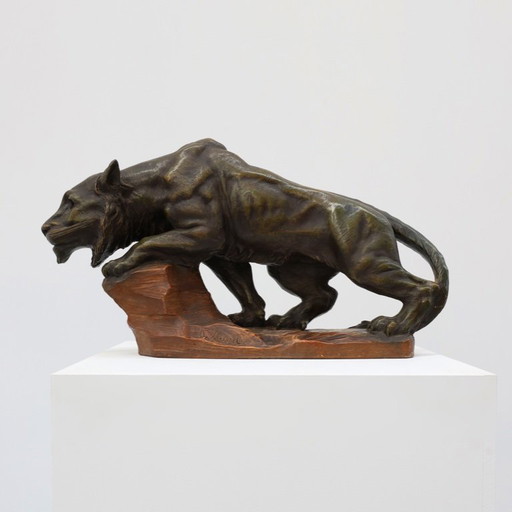 Grande statue en terre cuite patinée d'un lion, signée Richard Aurili (1834–1914), Italie